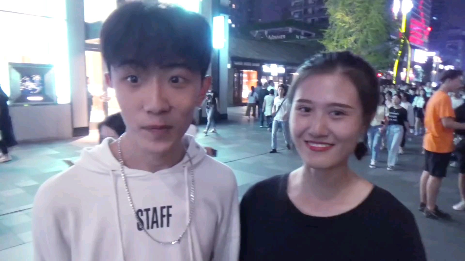 【幸福制造机】两个18岁小情侶,在一起最常干什么事情?